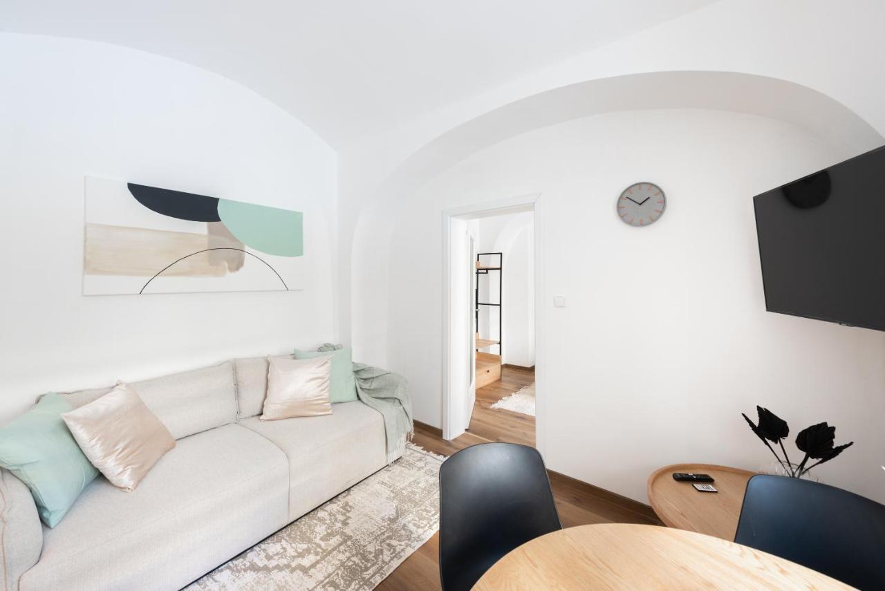 George Apartmán