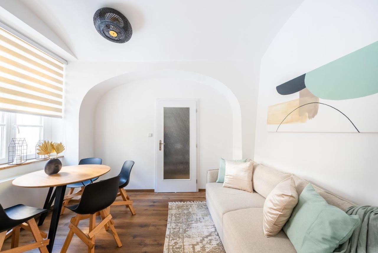 George Apartmán